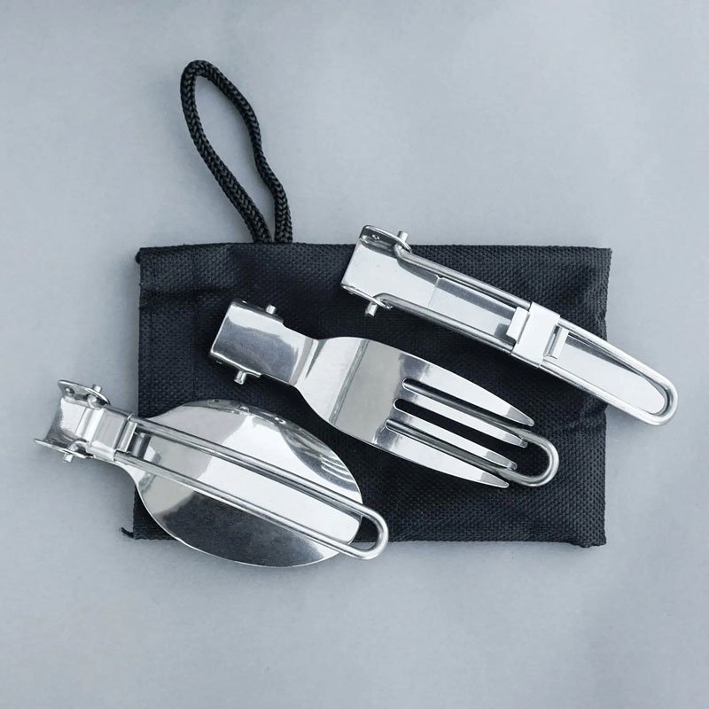 Camping-Kochset Trip mit Wasserkessel, Bechern und Besteck